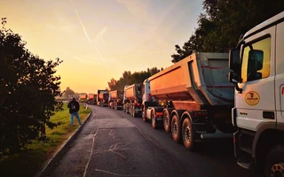 Transport conducted by tractor units and tipper semi-trailers